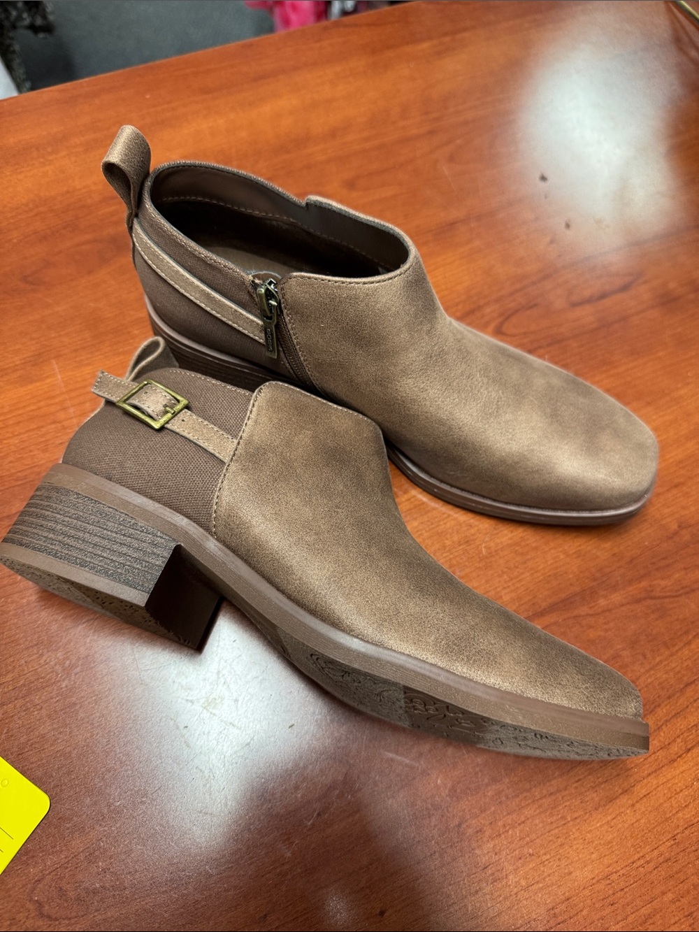 Bobs Skechers boots size 8.5 // 090275